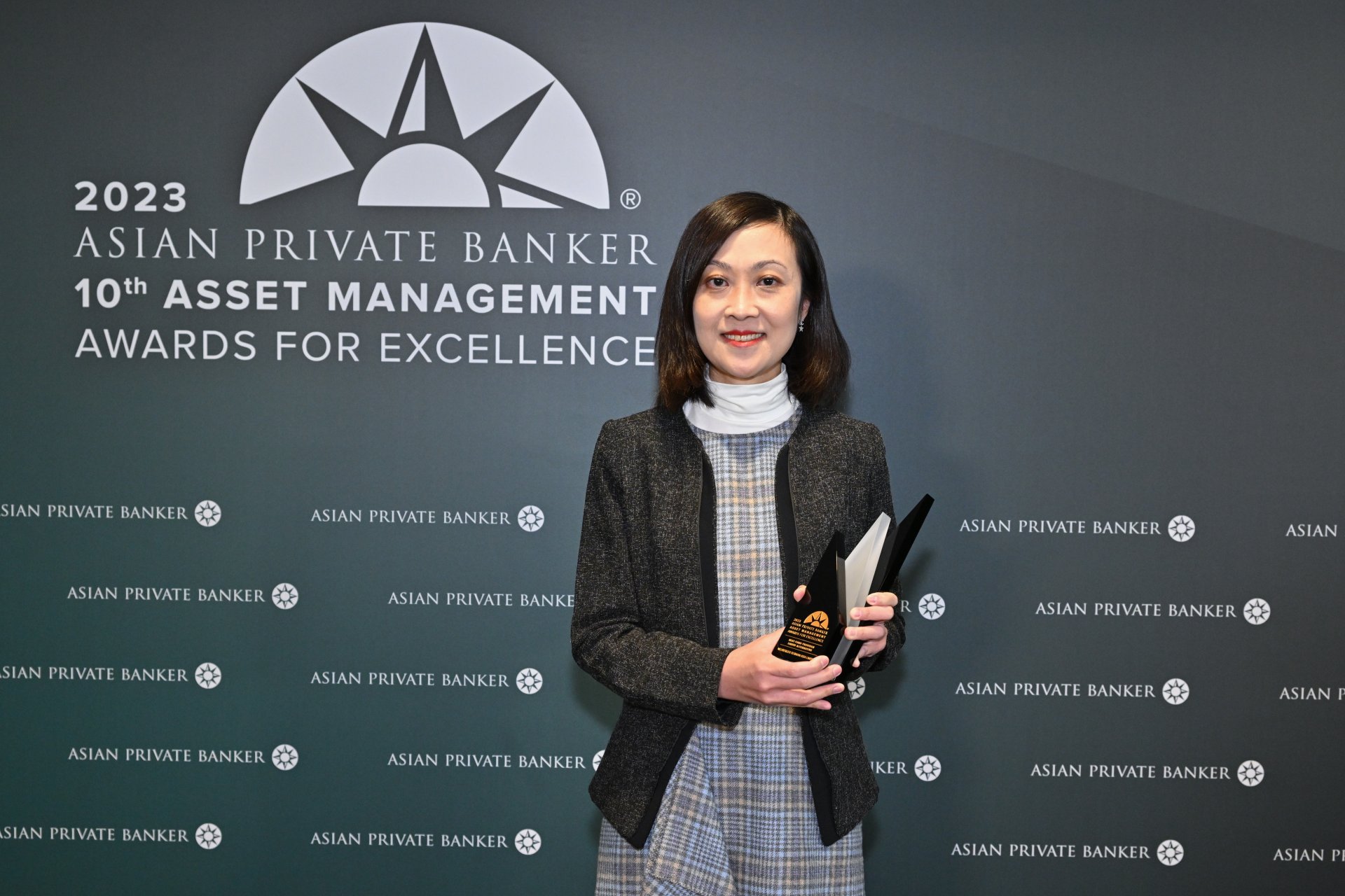 Accepting Best Fund Provider - Liquid Alternative at Asian Private Banker’s 10th Asset Management Awards for Excellence is Pauline Cheng