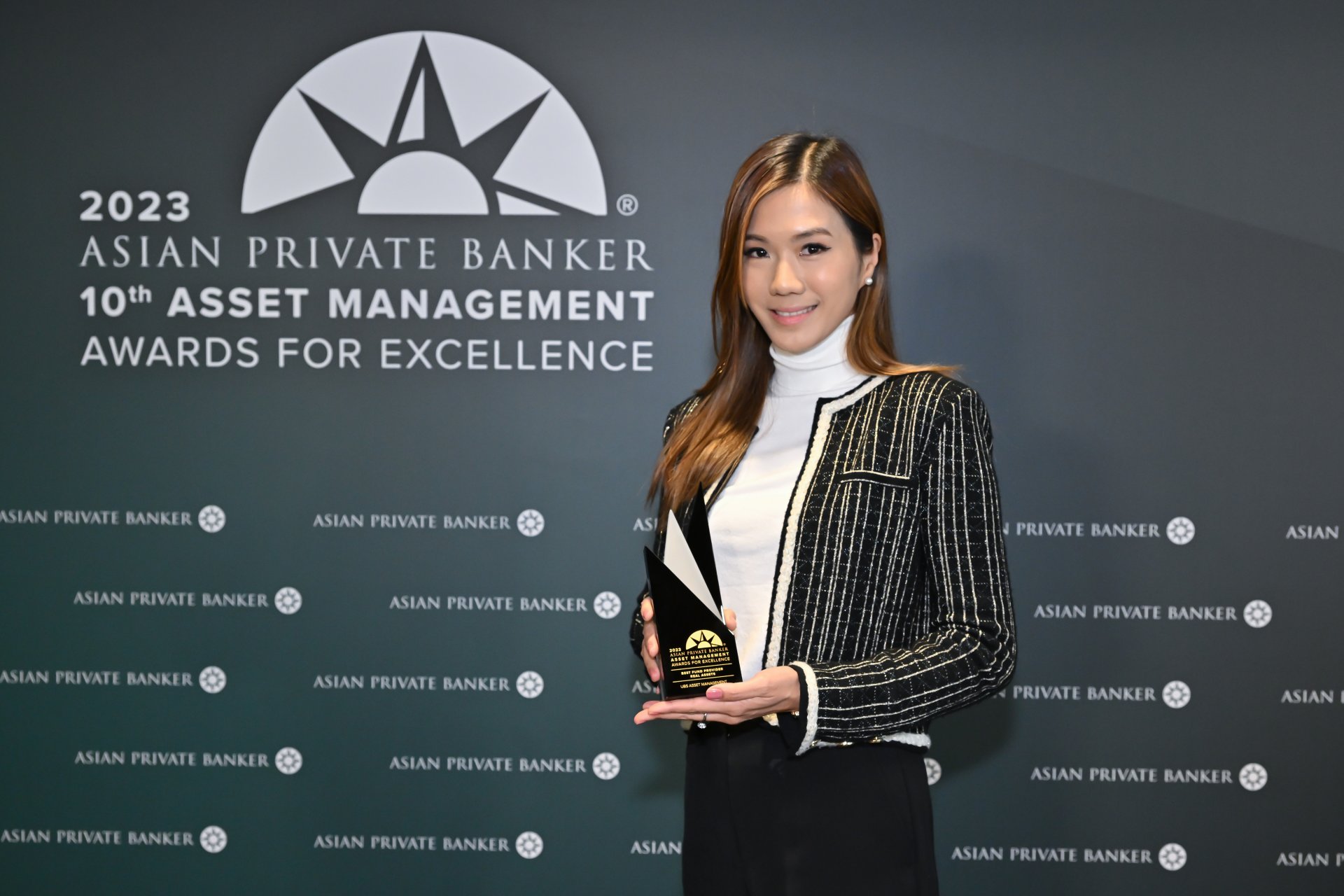 Accepting Best Fund Provider - Real Assets at Asian Private Banker’s 10th Asset Management Awards for Excellence is Joyce Ho