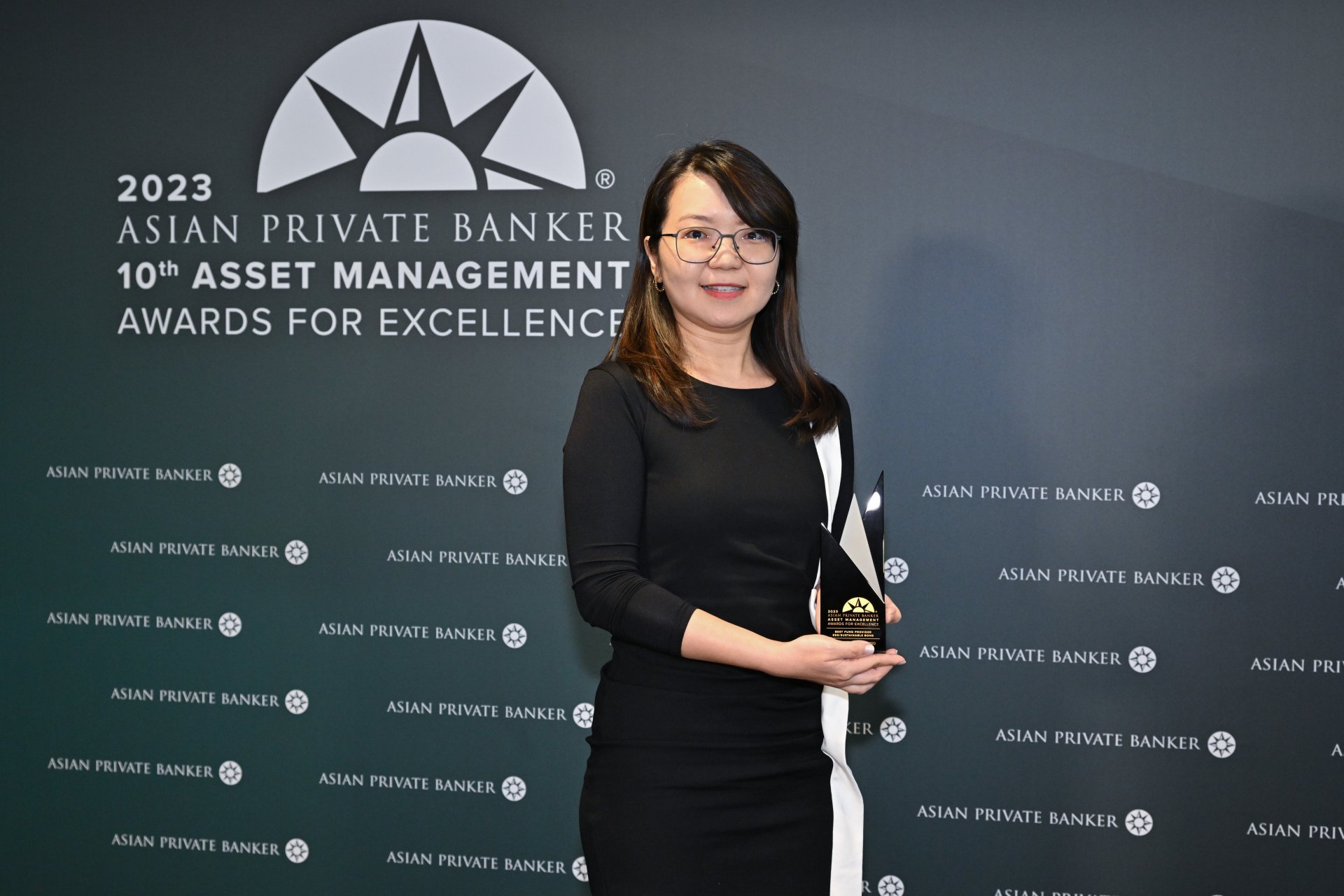 MeiLin Tan accepting the award for Best Fund Provider - ESG:Sustainable Bond on behalf of Federated Hermes