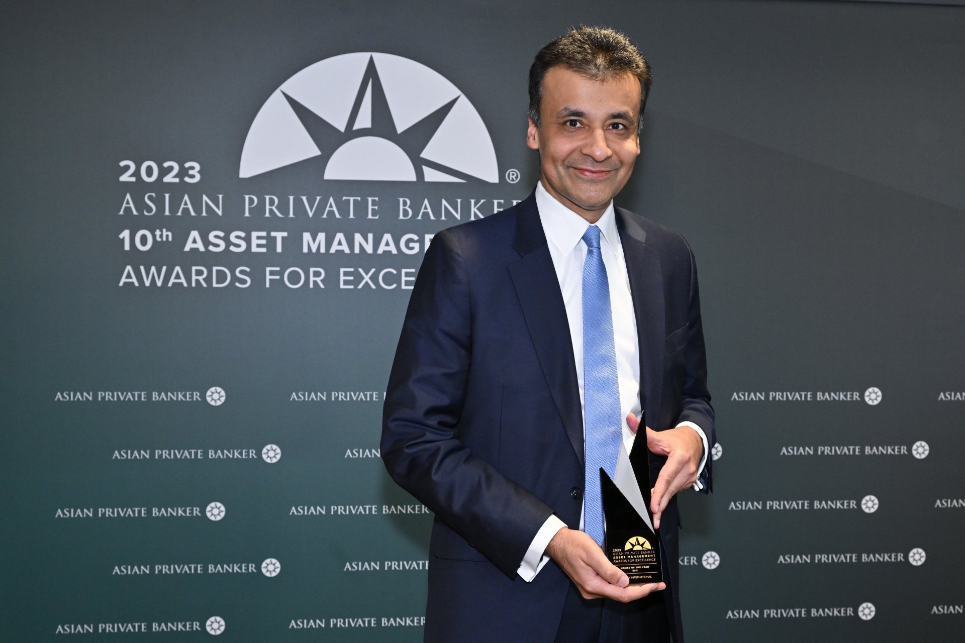 Rajeev Mittal accepts House of the Year - ESG on behalf of Fidelity International