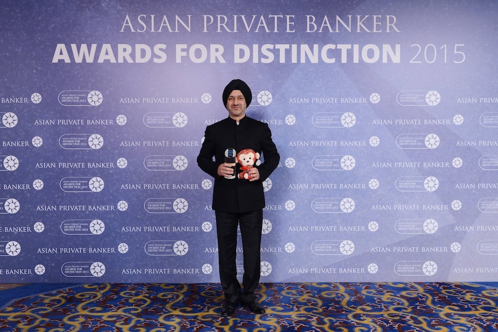 Amrit Singh from Deustche Bank Wealth Management receives the award for Best Private Bank - NRI Services
