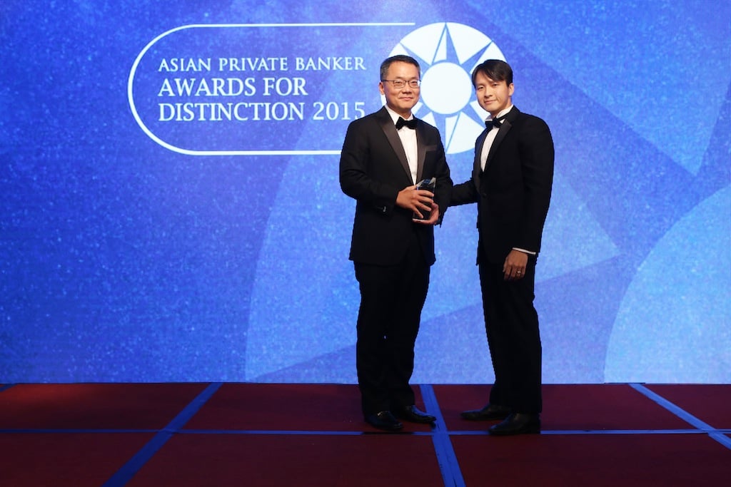 Bernard Fung from Credit Suisse receives the award for Best Private Bank - Family Office Services