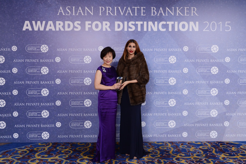 Helena Koo from Goldman Sachs receives the award for Best Private Bank - Employer of the Year