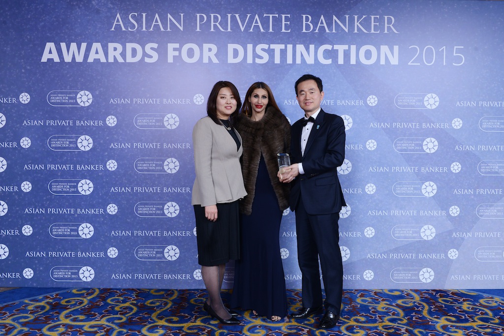 Younghun Kim and Sunyoung Sung from KEB Hana Bank receives the award for Best Private Bank - South Korea