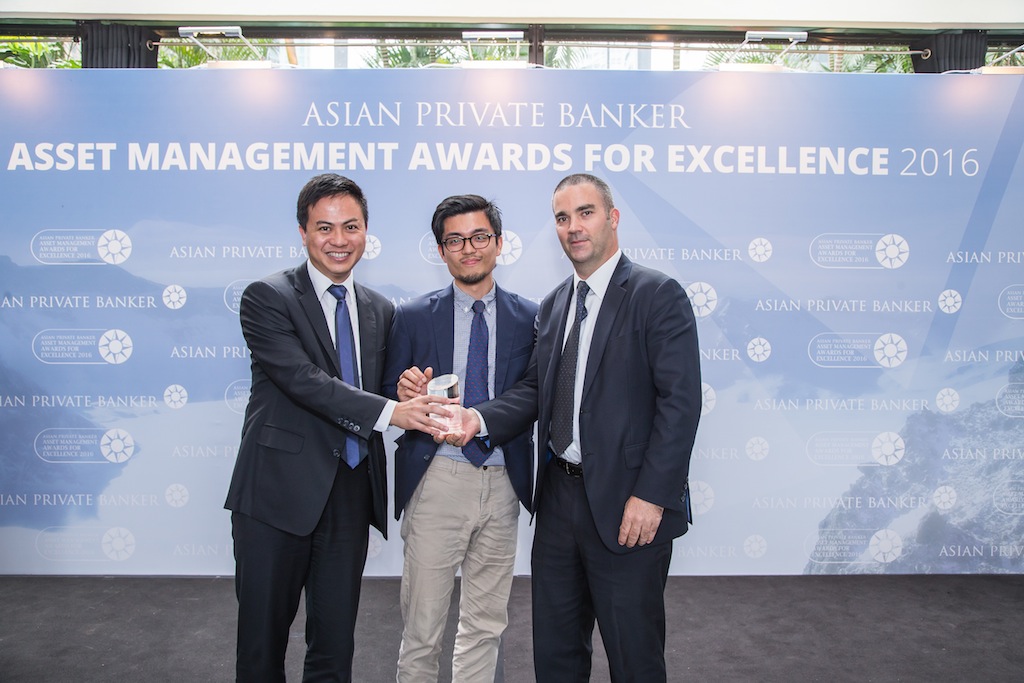 Andrew Au and Stephen Macresy from LYXOR receives the award for Best Fund Provider - Hedge Fund Platform