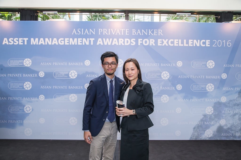 Elsie Chan from T. Rowe Price receives the award for Best Fund Provider - US Equity