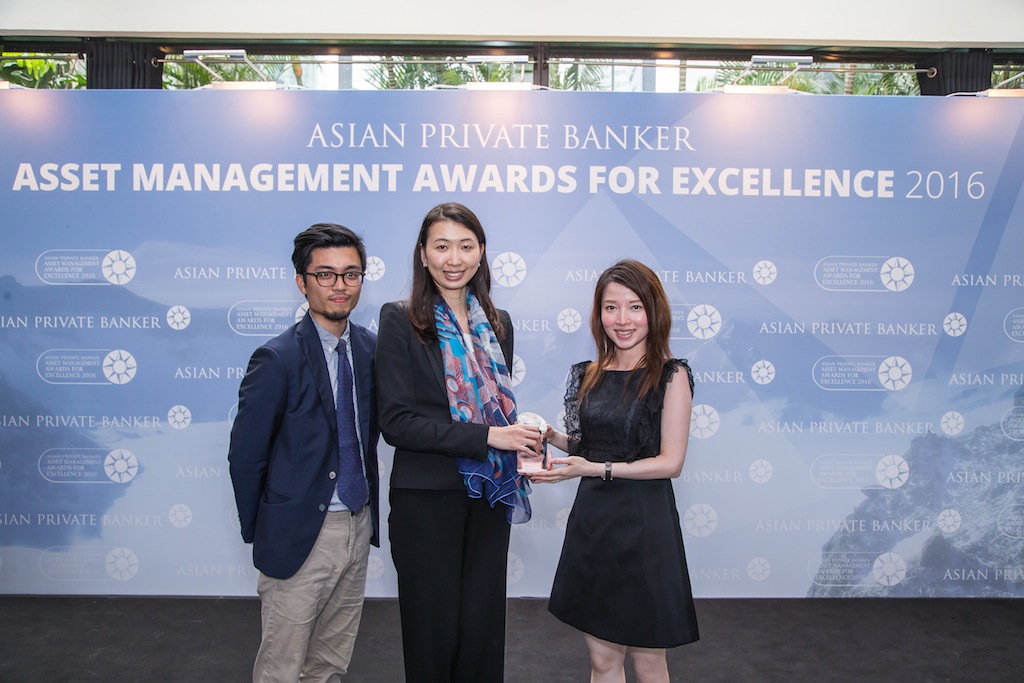 Marcella Lui and Vicky Yick from Value Partnes receives the award for Best Fund Provider - Greater China Equity